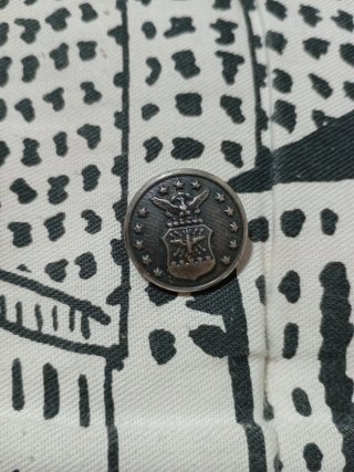 Botón militar antiguo