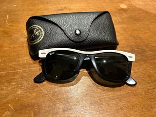 Gafas de Sol Ray-Ban Wayfarer Negras y Blancas