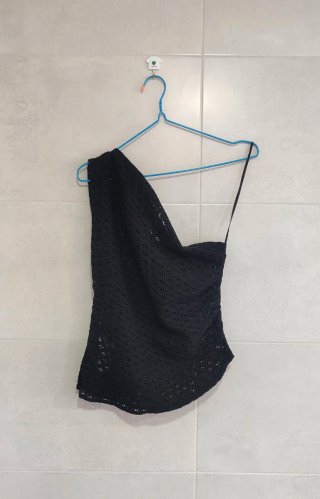 Top asimétrico Mango transparencias negro