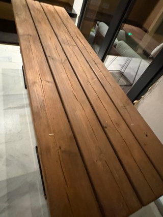 Mesa de Madera con Patas Metálicas