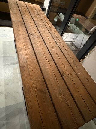 Mesa de Madera con Patas Metálicas