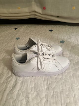 Zapatillas Adidas Blancas. Talla de Hombre