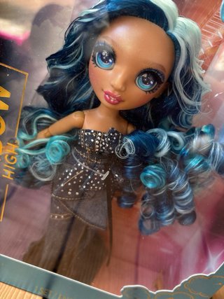 Muñeca Rainbow High Skyler Bradshaw
