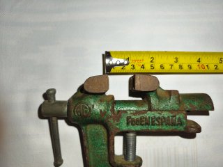 Tornillo antiguo de mesa AG fabricado en España
