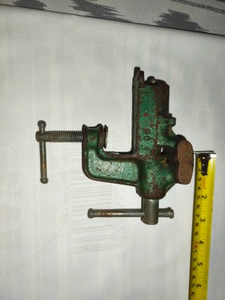 Tornillo antiguo de mesa AG fabricado en España