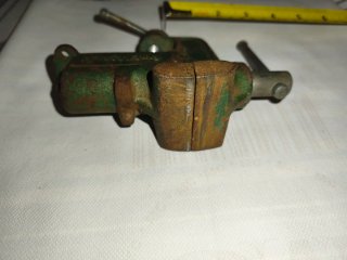 Tornillo antiguo de mesa AG fabricado en España