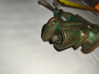 Tornillo antiguo de mesa AG fabricado en España