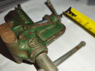 Tornillo antiguo de mesa AG fabricado en España