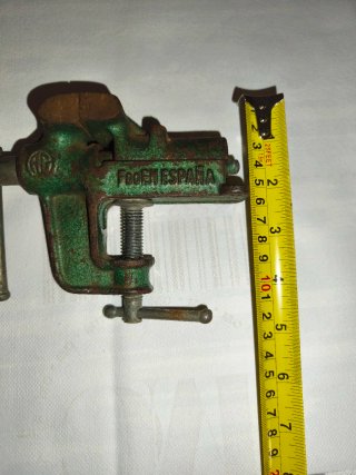 Tornillo antiguo de mesa AG fabricado en España