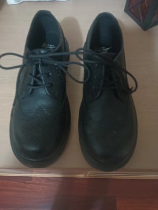 Zapatos Dr. Martens negros cordones