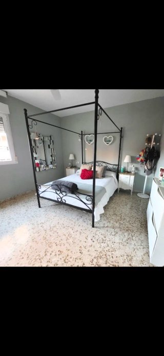 Cama de Matrimonio con Estructura de Metal