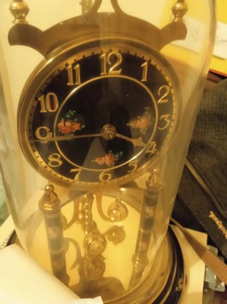Reloj de péndulo mecánico antiguo