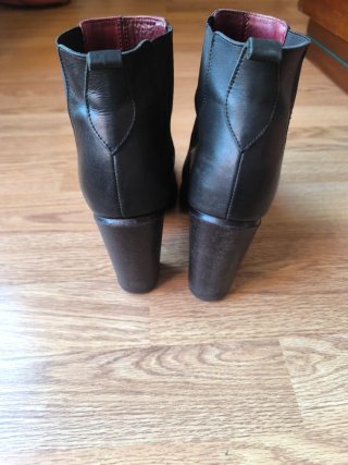 Botines negros de cuero