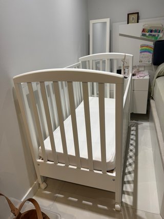 Cuna blanca para bebé