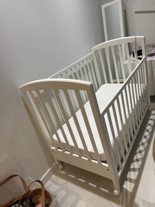 Cuna blanca para bebé