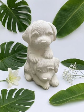 Figura de escayola de dos cachorros