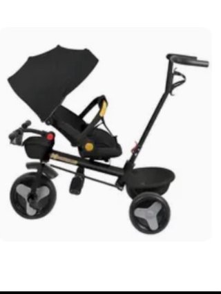 Triciclo infantil negro con capota