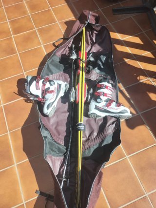 Kit de esquí con botas y bastones