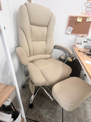 Silla de Escritorio con Reposapiés