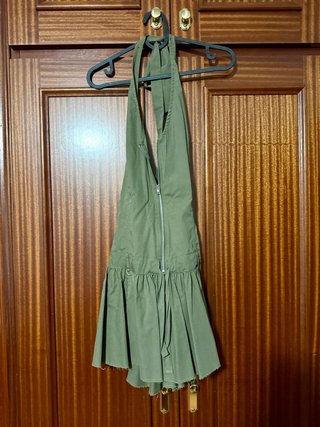 Traje verde botella espalda abierta