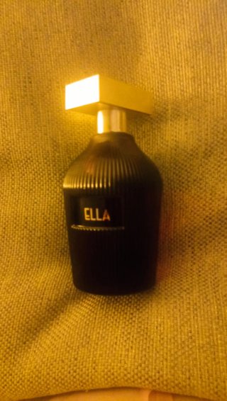 Perfume Ella Negro y Dorado
