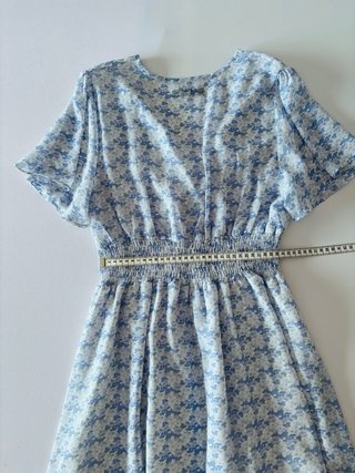 Elsa.M bay may Vestido Florido Azul e Branco