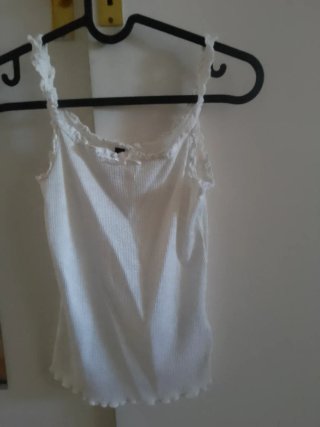 Top tirantes blanco con encaje y lazo