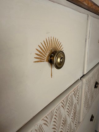 Cassettone in pino beige con dettagli
