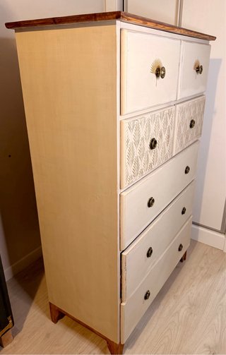 Cassettone in pino beige con dettagli