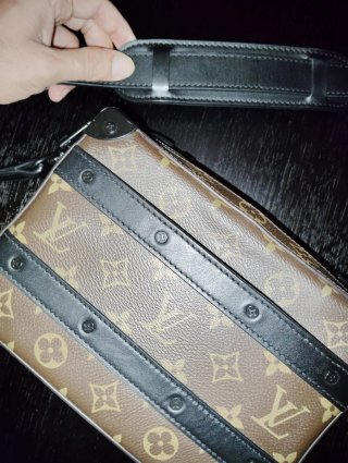 Bandolera Louis Vuitton Marrón y Negra