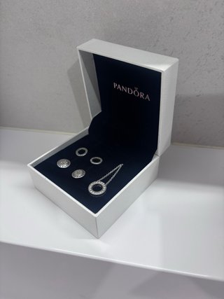Conjunto Pandora: Colgante y 2 Pares Pendientes