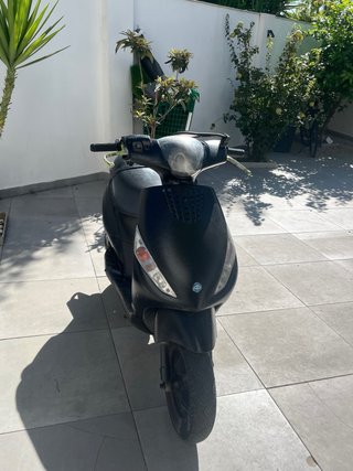 Piaggio Zip 2T Scooter Negro