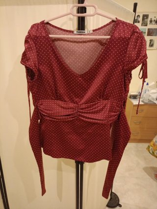 Blusa Roja con Lunares Talla M