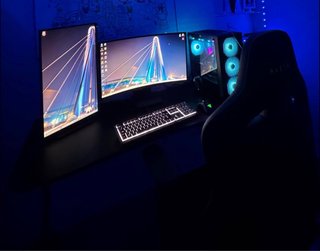 PC Gamer con Doble Monitor y Silla Gaming