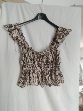 Top estampado beige y marrón