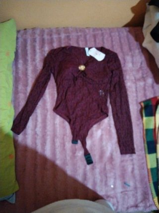 Blusa tipo body de encaje