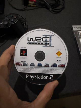 Consola PlayStation 2 con 2 mandos y 2 juegos