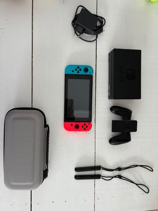 Nintendo Switch Azul/Rojo + Accesorios