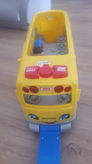 Autobús escolar de juguete amarillo