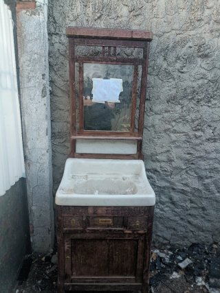 Mueble de Baño Antiguo de Madera con Espejo