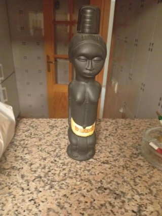 Antica bottiglia di liquore Vudú Destilerías Morey