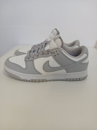Zapatillas Nike Dunk Blancas y Grises