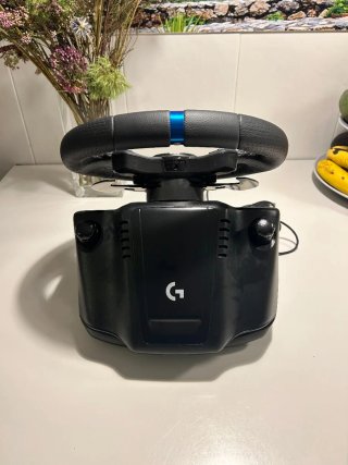 Volante Logitech G923 para PS5, PS4 y PC.