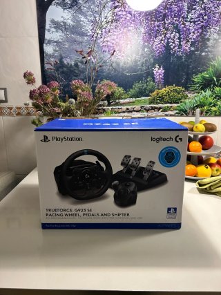 Volante Logitech G923 para PS5, PS4 y PC.