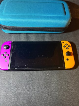Nintendo Switch con Mandos Morado y Amarillo