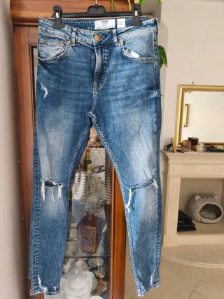 Jeans Bershka Denim strappati taglia M