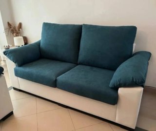 Sofá azul y gris de tela