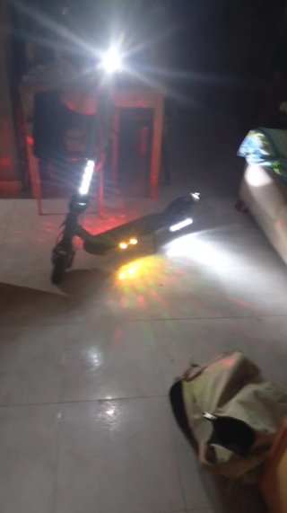 Patinete Eléctrico con Luces LED