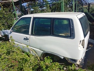 Nissan Terrano II Carrocería