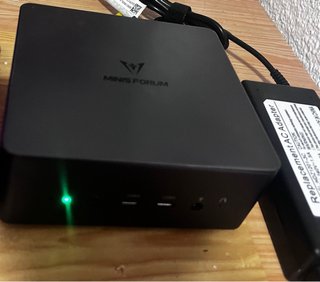Mini PC MINISFORUM UM790 Pro (Ryzen 9 / 32GB / 1TB